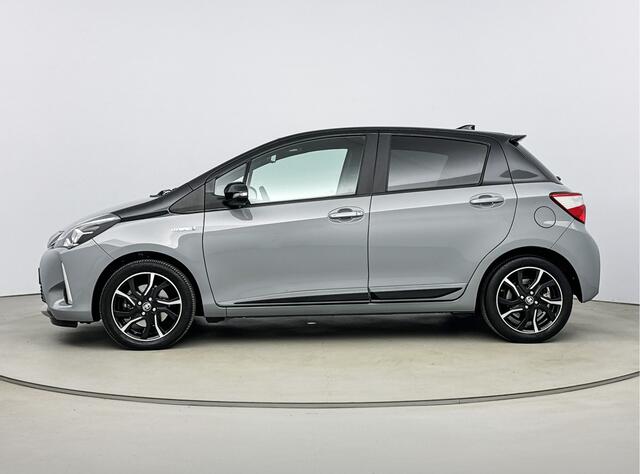 Toyota YARIS 1.5 Hybrid Bi-Tone Plus | Navigatie | Lichtmetalen velgen | Cruise Control |