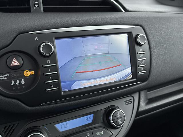 Toyota YARIS 1.5 Hybrid Bi-Tone Plus | Navigatie | Lichtmetalen velgen | Cruise Control |