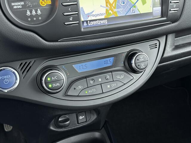 Toyota YARIS 1.5 Hybrid Bi-Tone Plus | Navigatie | Lichtmetalen velgen | Cruise Control |