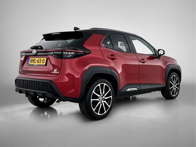 Toyota YARIS Cross 1.5 Hybrid GR Sport | Navigatie | Blind Spot | Parkeersensoren voor+achter | Stoel- en Stuurverwarming |