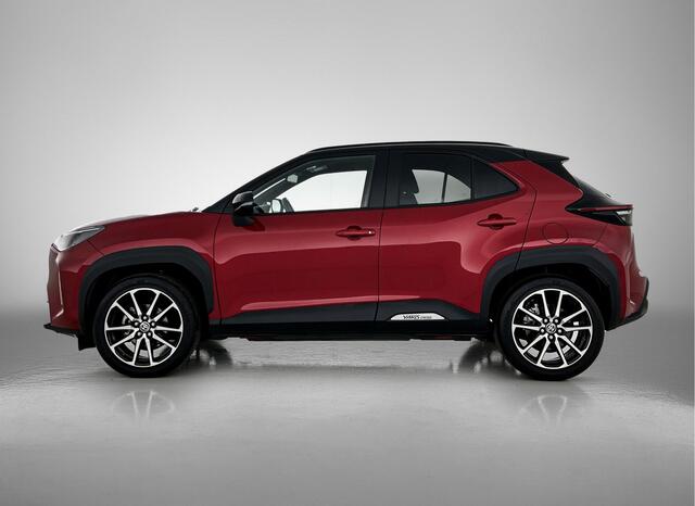 Toyota YARIS Cross 1.5 Hybrid GR Sport | Navigatie | Blind Spot | Parkeersensoren voor+achter | Stoel- en Stuurverwarming |