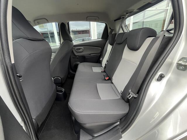 Toyota YARIS 1.5 Hybrid Active | AUTOMAAT | Navigatie | Camera | Cruise control | NAP | NIEUWSTAAT