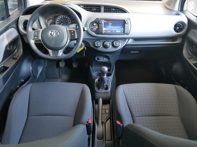 Toyota YARIS 1.5 VVT-i Young, 4-Cilinder, 6-Bak, Camera