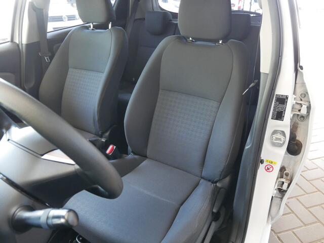 Toyota YARIS 1.5 VVT-i Young, 4-Cilinder, 6-Bak, Camera