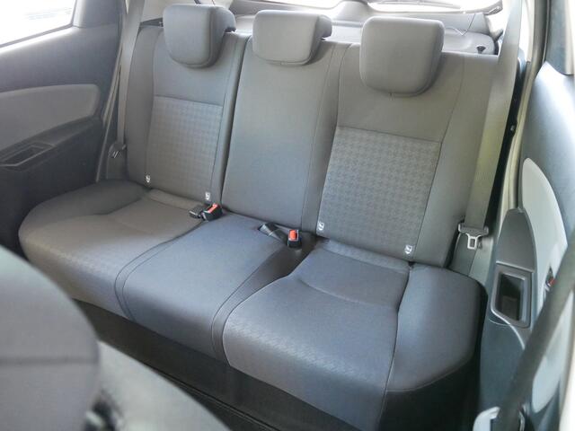 Toyota YARIS 1.5 VVT-i Young, 4-Cilinder, 6-Bak, Camera