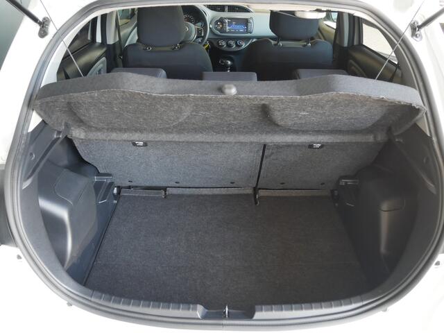 Toyota YARIS 1.5 VVT-i Young, 4-Cilinder, 6-Bak, Camera