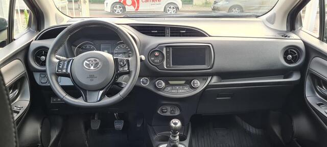 Toyota YARIS 1.5 VVT-i Dynamic Navi,Camera,Cruise,Keyless,RIJKLAARPRIJS!!