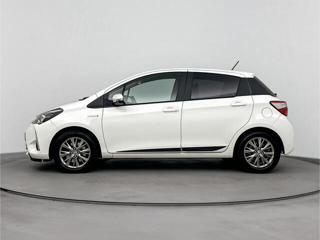 Toyota YARIS 1.5 Hybrid Design Sport | Lichtmetalen Velgen | Mistlampen | Elektrische Ramen | Climate Control | Privacy Glass |
