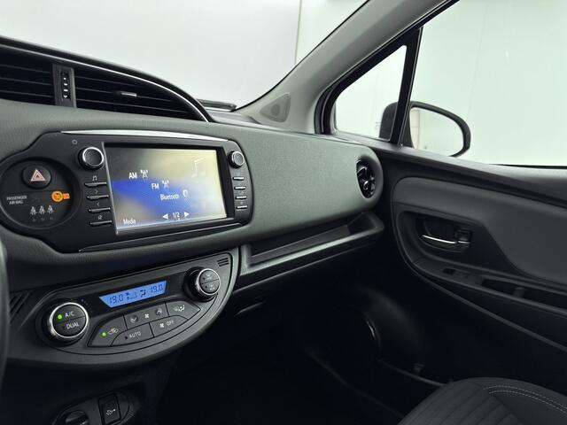 Toyota YARIS 1.5 Hybrid Design Sport | Lichtmetalen Velgen | Mistlampen | Elektrische Ramen | Climate Control | Privacy Glass |