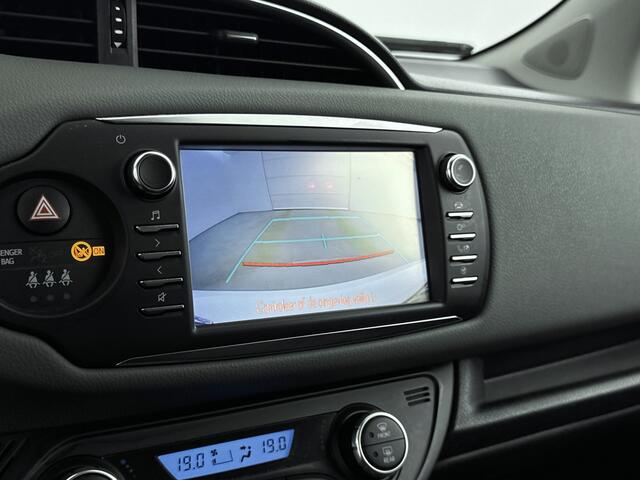 Toyota YARIS 1.5 Hybrid Design Sport | Lichtmetalen Velgen | Mistlampen | Elektrische Ramen | Climate Control | Privacy Glass |