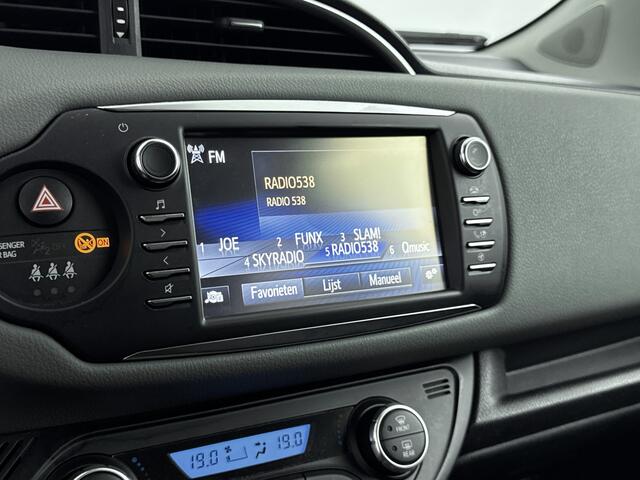 Toyota YARIS 1.5 Hybrid Design Sport | Lichtmetalen Velgen | Mistlampen | Elektrische Ramen | Climate Control | Privacy Glass |