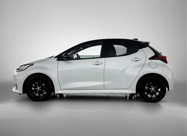 Toyota YARIS 1.5 Hybrid Executive Bi-Tone | JBL | Blindspot | Head up Display | Stoelverwarming | PDC voor en achter | Navigatie |