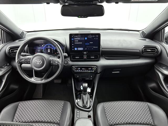 Toyota YARIS 1.5 Hybrid 130 Executive | Blind Spot | Parkeersensoren V + A | LED | Stoelverwarming | Navigatie |