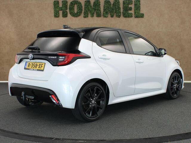 Toyota YARIS 1.5 Hybrid Dynamic - AFNEEMBARE TREKHAAK - TREKGEWICHT 450 KG - VOORSTOELEN VERWARMD - THUISKOMER - 4 X ELEKTRISCHE RAMEN - KEYLESS ENTRY/ START - NAVIGATIE - CLIMATE CONTROL - CAMERA