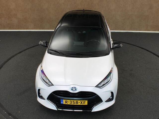 Toyota YARIS 1.5 Hybrid Dynamic - AFNEEMBARE TREKHAAK - TREKGEWICHT 450 KG - VOORSTOELEN VERWARMD - THUISKOMER - 4 X ELEKTRISCHE RAMEN - KEYLESS ENTRY/ START - NAVIGATIE - CLIMATE CONTROL - CAMERA