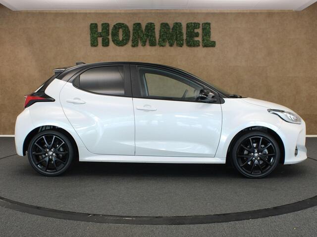 Toyota YARIS 1.5 Hybrid Dynamic - AFNEEMBARE TREKHAAK - TREKGEWICHT 450 KG - VOORSTOELEN VERWARMD - THUISKOMER - 4 X ELEKTRISCHE RAMEN - KEYLESS ENTRY/ START - NAVIGATIE - CLIMATE CONTROL - CAMERA