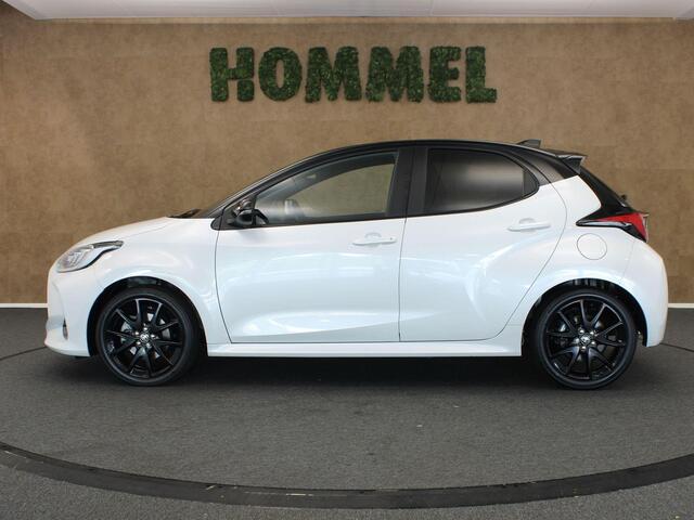 Toyota YARIS 1.5 Hybrid Dynamic - AFNEEMBARE TREKHAAK - TREKGEWICHT 450 KG - VOORSTOELEN VERWARMD - THUISKOMER - 4 X ELEKTRISCHE RAMEN - KEYLESS ENTRY/ START - NAVIGATIE - CLIMATE CONTROL - CAMERA