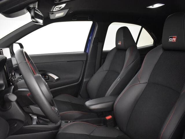 Toyota YARIS 1.5 Hybrid 130 GR Sport | Parkeersensoren V+A | BLS | HUD | JBL
