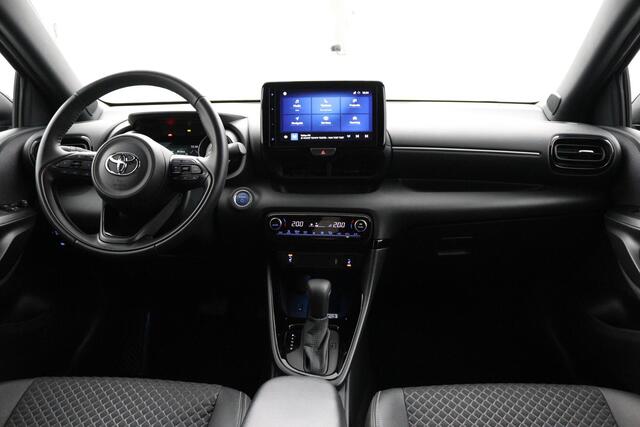 Toyota YARIS 1.5 Hybrid Executive two-tone | Navigatie | Keyless | Dodehoekdetectie | Parkeersensoren |