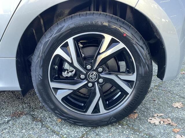 Toyota YARIS 1.5 Hybrid 115 First Edition **NAVIGATIE/ PARKEERCAMERA/ APPLE CARPLAY/ ADAPTIVE CRUISE CONTROL**