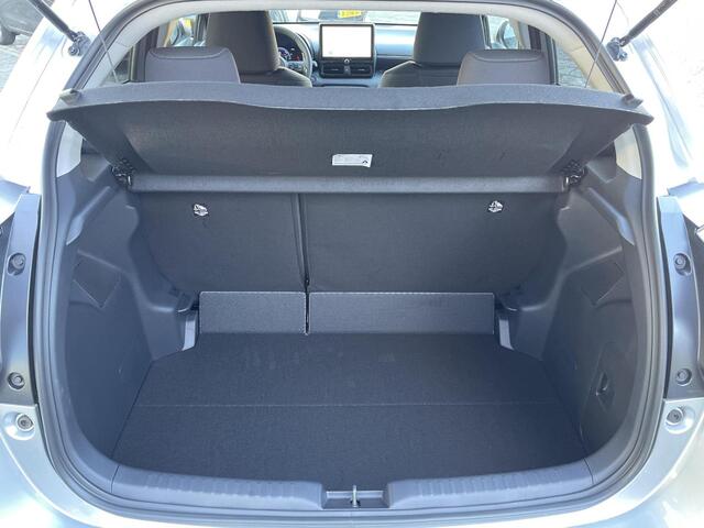 Toyota YARIS 1.5 Hybrid 115 First Edition **NAVIGATIE/ PARKEERCAMERA/ APPLE CARPLAY/ ADAPTIVE CRUISE CONTROL**