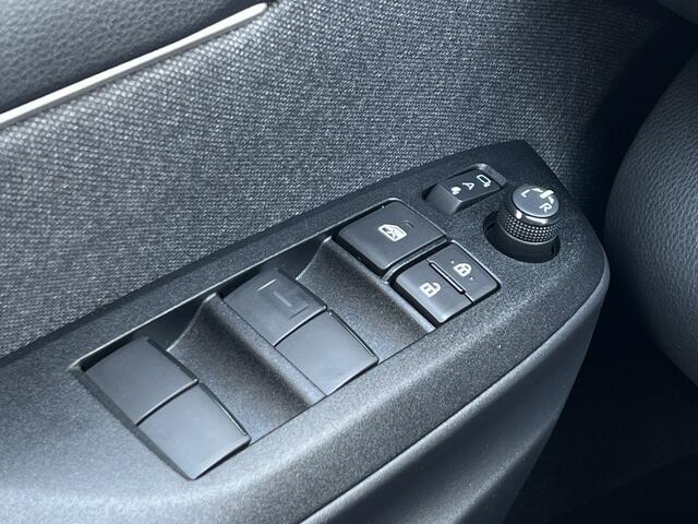 Toyota YARIS 1.5 Hybrid Launch Edition | HUD | 17 inch | Camera | Carplay