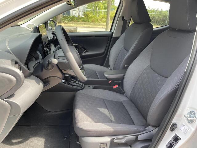 Toyota YARIS 1.5 Hybrid 115 Dynamic | Comfort Pack | Nieuw uit voorraad leverbaar |