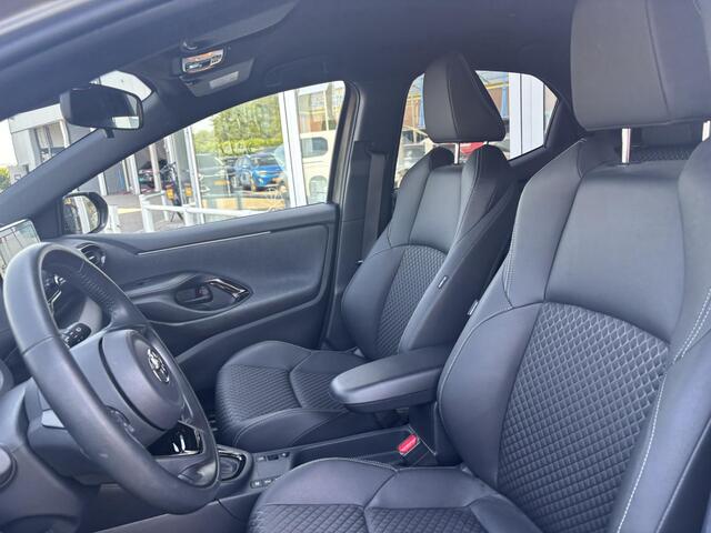 Toyota YARIS 1.5 Hybrid Executive SLECHTS 16.014KM, STOELVERWARMING, BOMVOL OPTIES!