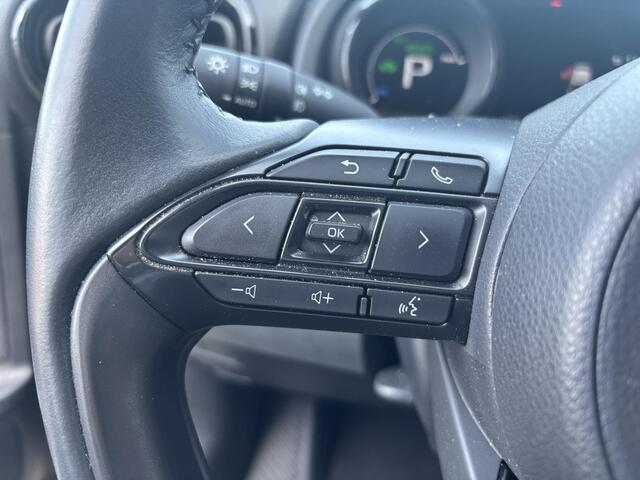 Toyota YARIS 1.5 Hybrid Executive SLECHTS 16.014KM, STOELVERWARMING, BOMVOL OPTIES!