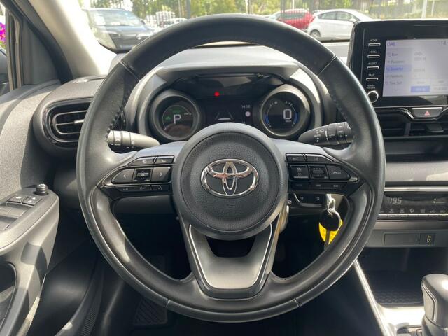 Toyota YARIS 1.5 HYBRID Dynamic, TwoTone, Adaptive cruise, Camera, LED, Apple carplay!