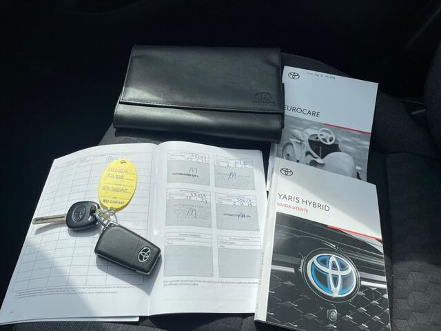 Toyota YARIS 1.5 HYBRID Dynamic, TwoTone, Adaptive cruise, Camera, LED, Apple carplay!