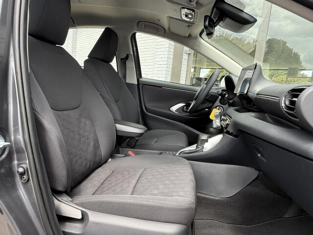 Toyota YARIS 1.5 Hybrid Active Limited 115 pk | stoelverwarming & stuurverwarming | Parkeersensoren voor & achter | Privacy glass Nieuwe auto met diverse extra's! Van 28.990,= voor 26.995,=!