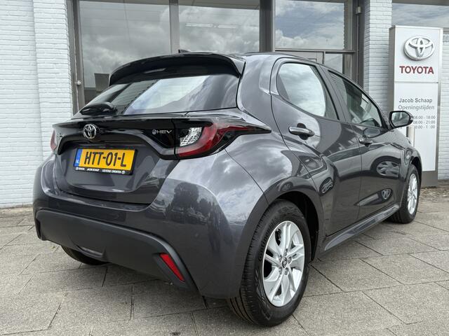 Toyota YARIS 1.5 Hybrid Active Limited 115 pk | stoelverwarming & stuurverwarming | Parkeersensoren voor & achter | Privacy glass Nieuwe auto met diverse extra's! Van 28.990,= voor 26.995,=!