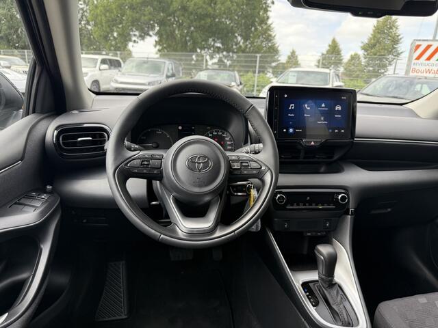 Toyota YARIS 1.5 Hybrid Active Limited 115 pk | stoelverwarming & stuurverwarming | Parkeersensoren voor & achter | Privacy glass Nieuwe auto met diverse extra's! Van 28.990,= voor 26.995,=!