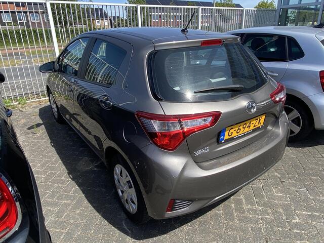 Toyota YARIS 1.5 VVT-i automaat Active met o.a. camera, cruise, navi, etc.
