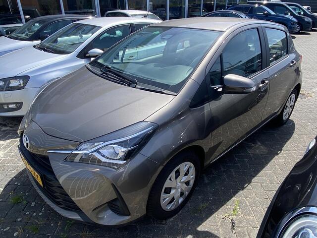 Toyota YARIS 1.5 VVT-i automaat Active met o.a. camera, cruise, navi, etc.