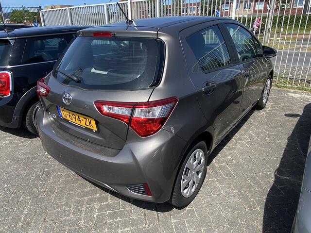 Toyota YARIS 1.5 VVT-i automaat Active met o.a. camera, cruise, navi, etc.