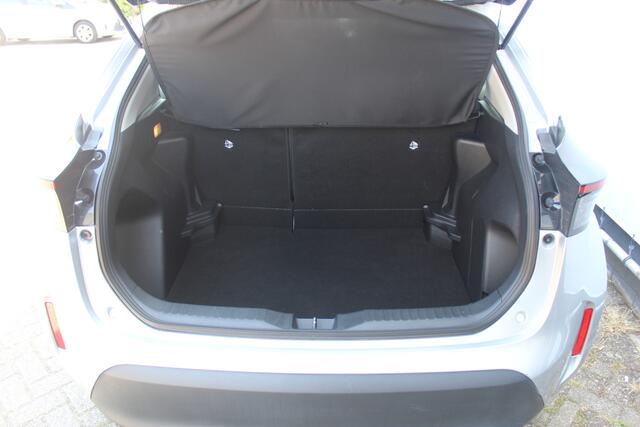 Toyota YARIS Cross 1.5 Hybrid Active All weather banden l Apple carplay/ android auto l Armsteun l Elektrisch inklapbare buitenspiegels l Climate control l Achteruitrijcamera