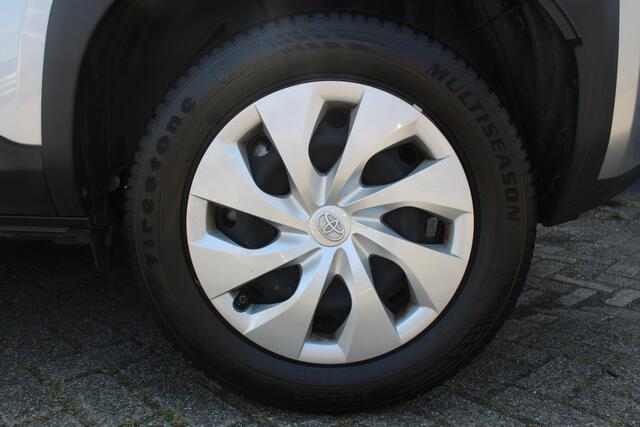 Toyota YARIS Cross 1.5 Hybrid Active All weather banden l Apple carplay/ android auto l Armsteun l Elektrisch inklapbare buitenspiegels l Climate control l Achteruitrijcamera