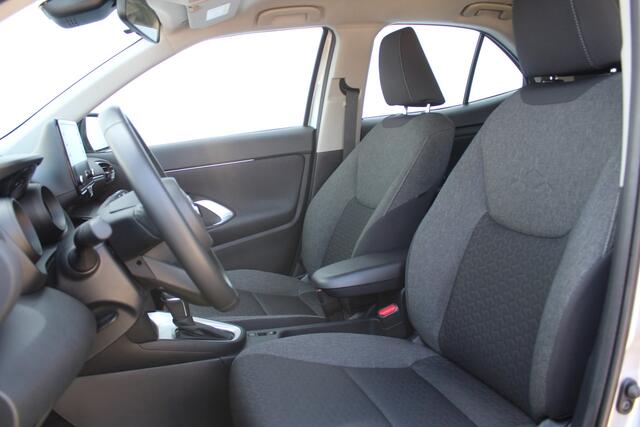 Toyota YARIS Cross 1.5 Hybrid Active All weather banden l Apple carplay/ android auto l Armsteun l Elektrisch inklapbare buitenspiegels l Climate control l Achteruitrijcamera