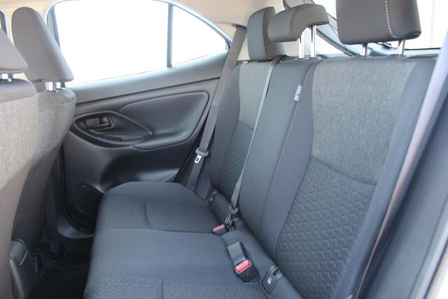 Toyota YARIS Cross 1.5 Hybrid Active All weather banden l Apple carplay/ android auto l Armsteun l Elektrisch inklapbare buitenspiegels l Climate control l Achteruitrijcamera