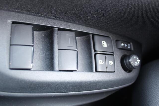 Toyota YARIS Cross 1.5 Hybrid Active All weather banden l Apple carplay/ android auto l Armsteun l Elektrisch inklapbare buitenspiegels l Climate control l Achteruitrijcamera