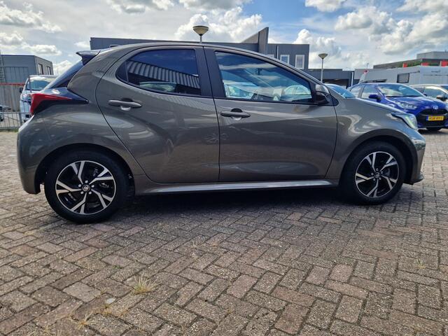 Toyota YARIS 1.5 Hybrid Executive Limited / Parkeersensoren | stoel-stuurverwarming |