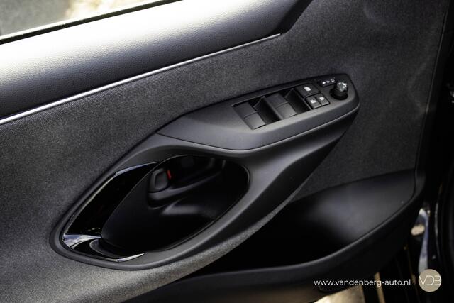 Toyota YARIS 1.5 Hybrid Executive Sport PANO CAMERA JBL Origineel NL
