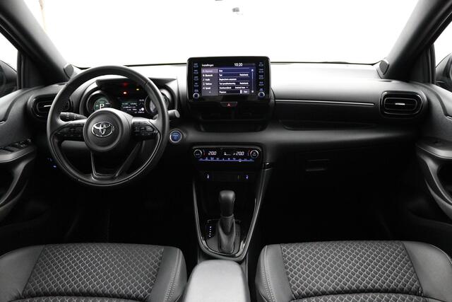 Toyota YARIS 1.5 Hybrid | Bi-tone | Stoelverwarming | Leder-stof bekleding | Keyless |
