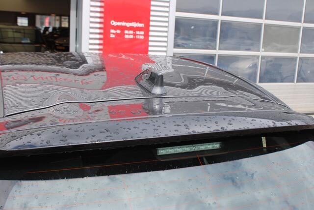 Toyota YARIS 1.5 Hybrid First Edition *Met Trekhaak!*