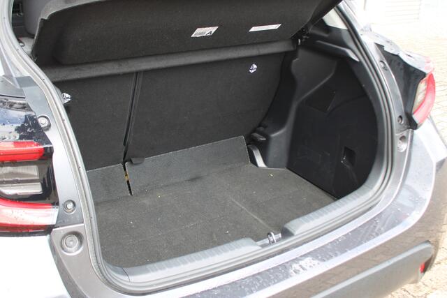 Toyota YARIS 1.5 Hybrid First Edition *Met Trekhaak!*