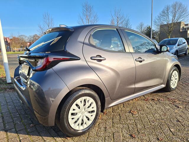 Toyota YARIS 1.5 HYBRIDE (is een Mazda 2 = identiek)