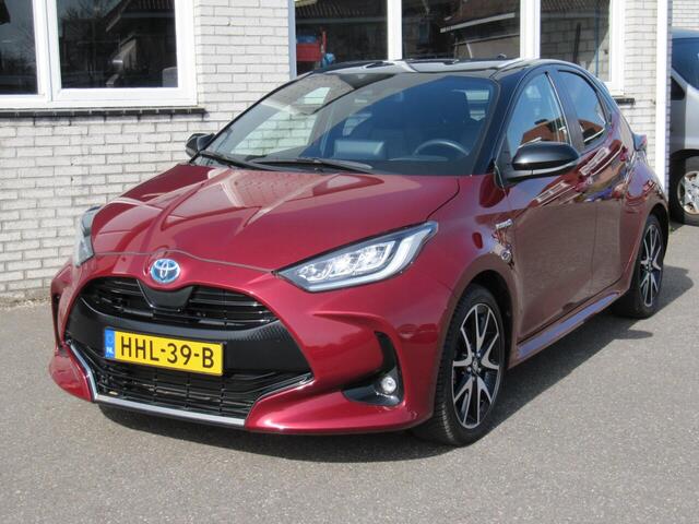 Toyota YARIS 1.5 Hybrid Launch Edition two tone