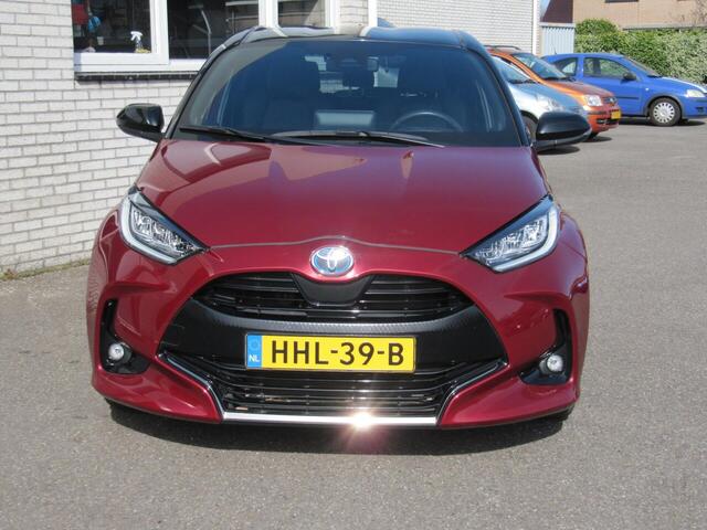Toyota YARIS 1.5 Hybrid Launch Edition two tone